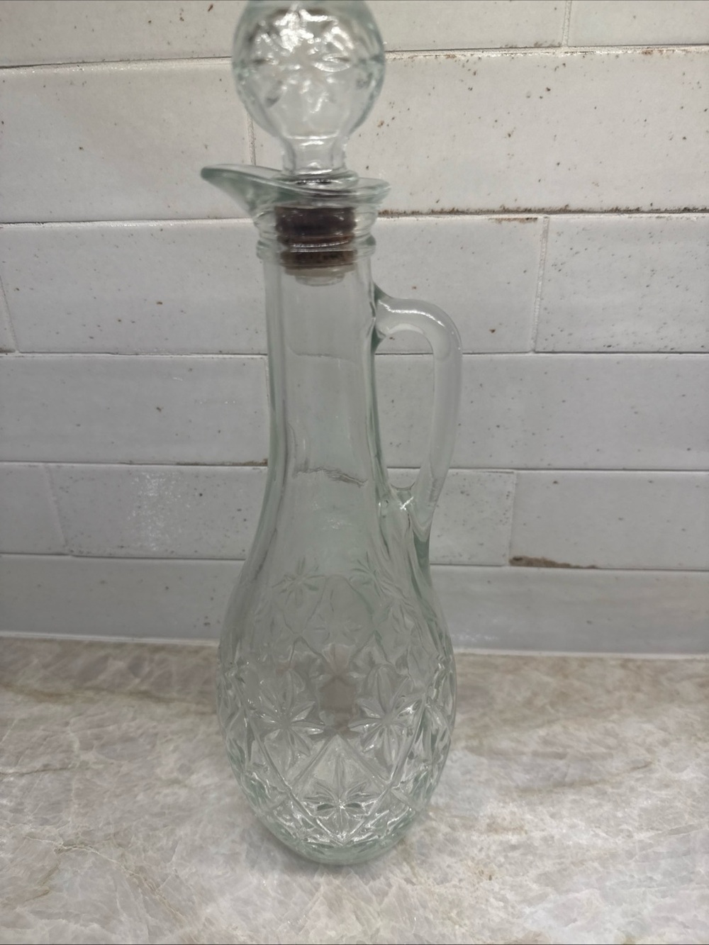 Vintage 1979 Mogen David Concord Wine Decanter Starburst Pattern Glass Stopper
